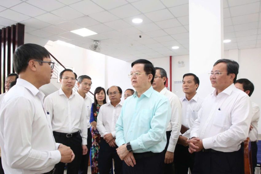 Phó Thủ tướng Chính phủ Mai Văn Chính thăm và làm việc tại xã Bến Cầu