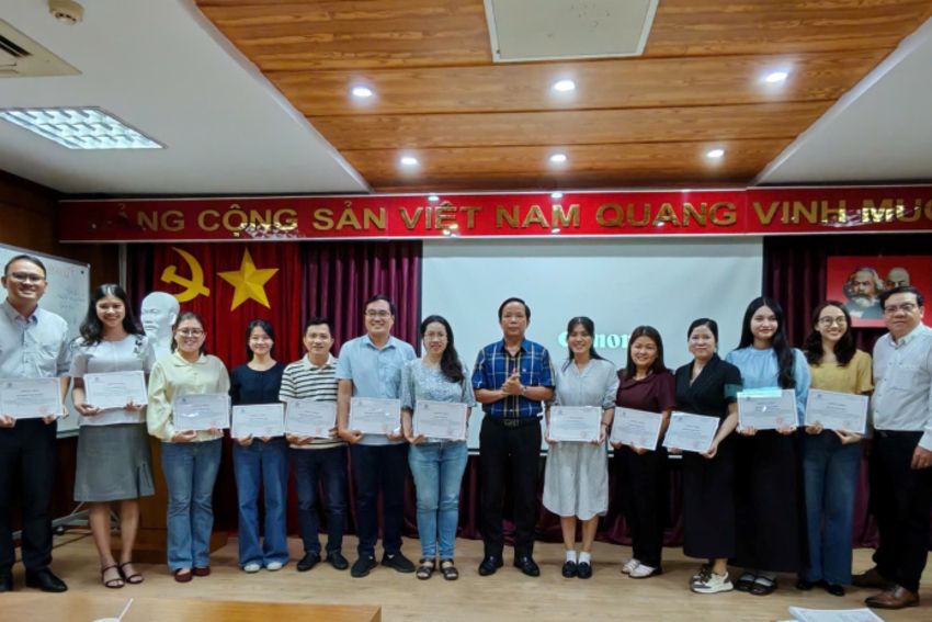 Trung tâm Bồi dưỡng nghiệp vụ báo chí tập huấn kỹ năng viết về công tác xây dựng Đảng