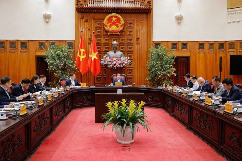 Thủ tướng: Sử dụng ngay Quỹ bình ổn giá xăng dầu; dứt khoát không để thiếu năng lượng trong mọi hoàn cảnh