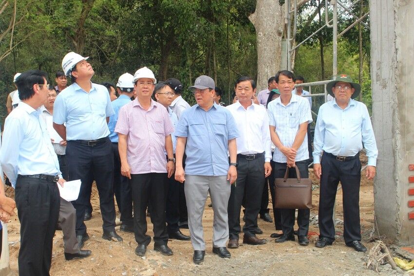 Chủ tịch UBND tỉnh An Giang Hồ Văn Mừng kiểm tra tiến độ dự án tại Óc Eo