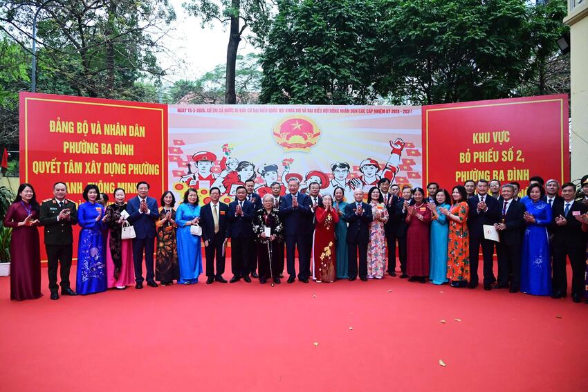 Bí thư Thành ủy Nguyễn Duy Ngọc bỏ phiếu bầu đại biểu Quốc hội khoá XVI và đại biểu HĐND các cấp nhiệm kỳ 2026-2031