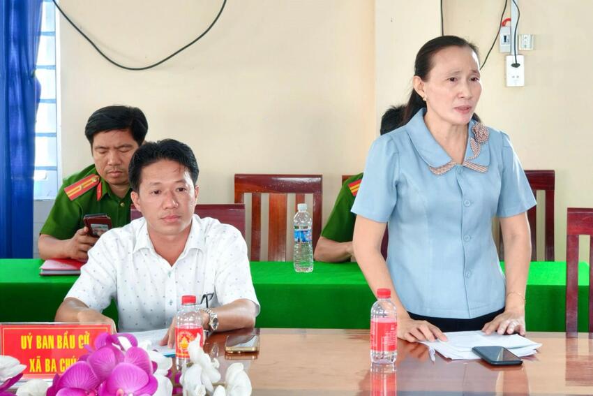 Phó Chủ tịch HĐND tỉnh An Giang Giang Văn Phục kiểm tra công tác chuẩn bị bầu các xã: Vĩnh Gia, Ô Lâm, An Cư, Ba Chúc