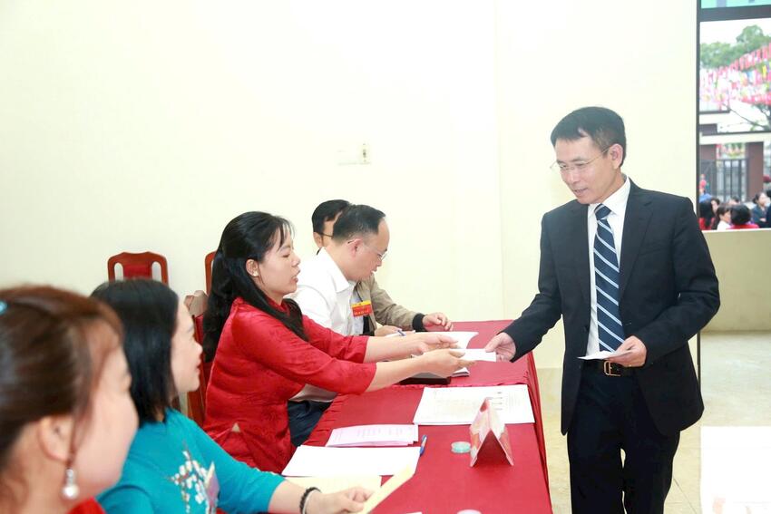 Phó Bí thư Thường trực Thành ủy Nguyễn Trọng Đông dự lễ khai mạc bầu cử tại thôn Khê Nữ, xã Phúc Thịnh