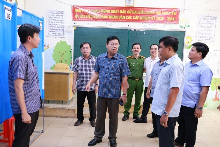 Bí thư Tỉnh ủy An Giang Nguyễn Tiến Hải kiểm tra công tác chuẩn bị bầu cử tại 8 xã, phường 