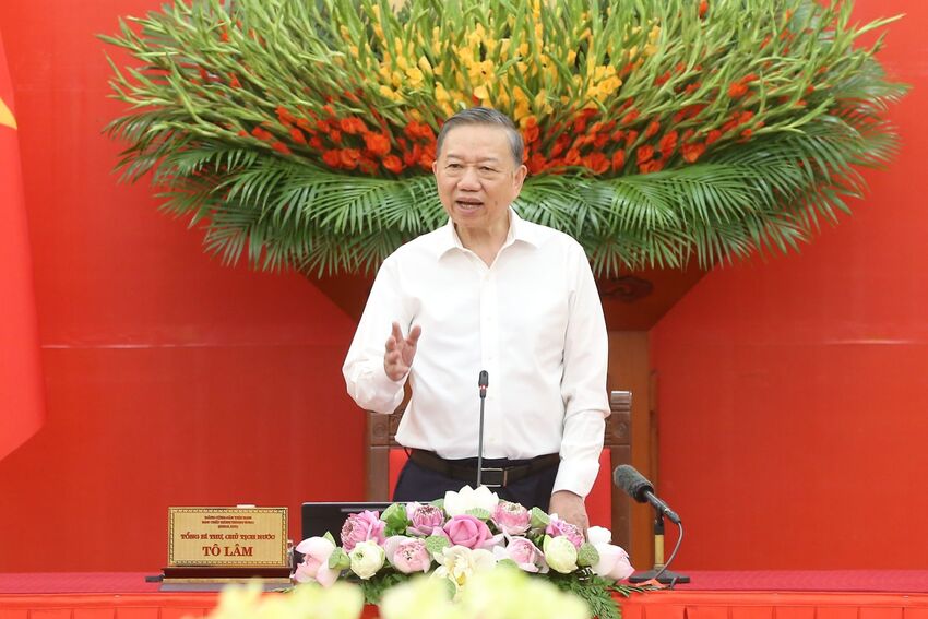 Nghị quyết của Bộ Chính trị về Chiến lược công tác tư tưởng trong bối cảnh mới