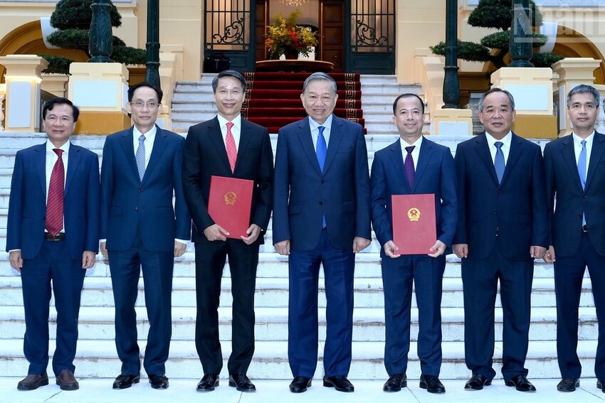 Tổng Bí thư, Chủ tịch nước Tô Lâm trao quyết định bổ nhiệm 2 Đại sứ Việt Nam tại nước ngoài