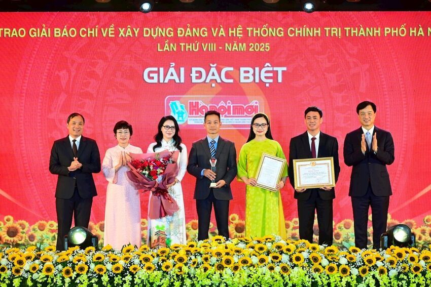 Hà Nội tôn vinh 34 tác phẩm báo chí tiêu biểu góp phần xây dựng Đảng bộ Thành phố