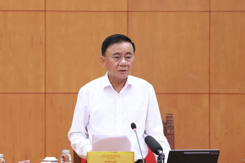 Chuyển mạnh từ tư duy "chữa bệnh" sang tư duy "chăm sóc và quản lý sức khỏe suốt đời"