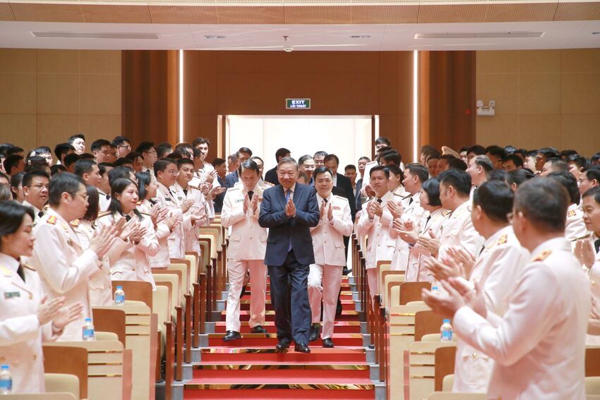 Ảnh: Tổng Bí thư Tô Lâm chúc Tết Cục An ninh điều tra, Bộ Công an