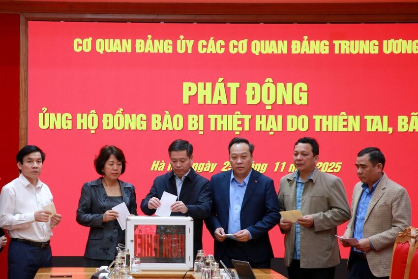 Cơ quan Đảng ủy các cơ quan Đảng Trung ương ủng hộ đồng bào Nam Trung Bộ bị ảnh hưởng mưa lũ