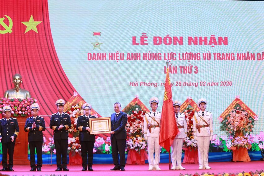 Tổng Bí thư Tô Lâm trao danh hiệu Anh hùng Lực lượng vũ trang nhân dân tặng Quân chủng Hải quân