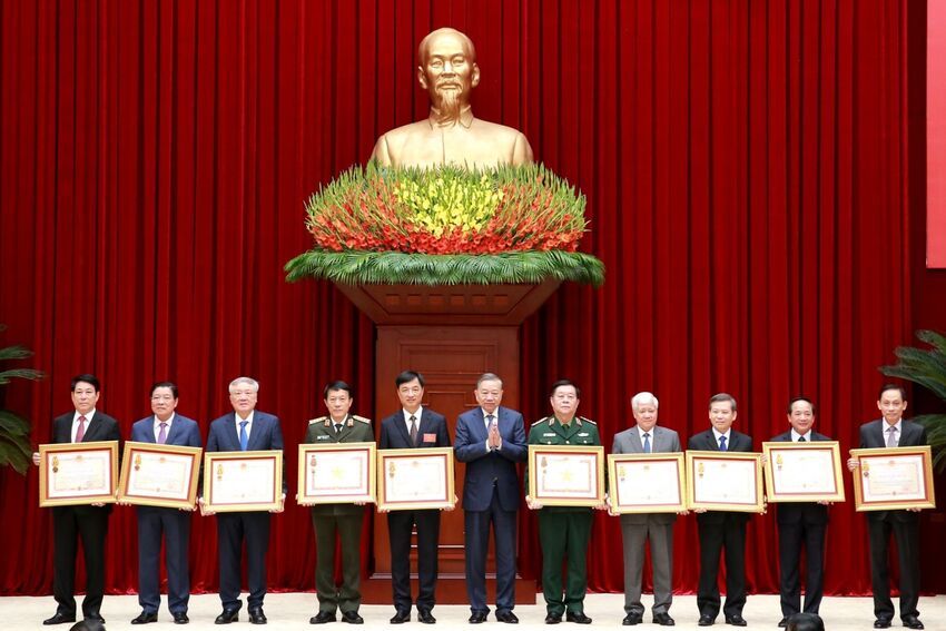 Ảnh: Tổng Bí thư Tô Lâm chủ trì Hội nghị toàn quốc tổng kết công tác phòng, chống tham nhũng, lãng phí, tiêu cực nhiệm kỳ Đại hội XIII của Đảng