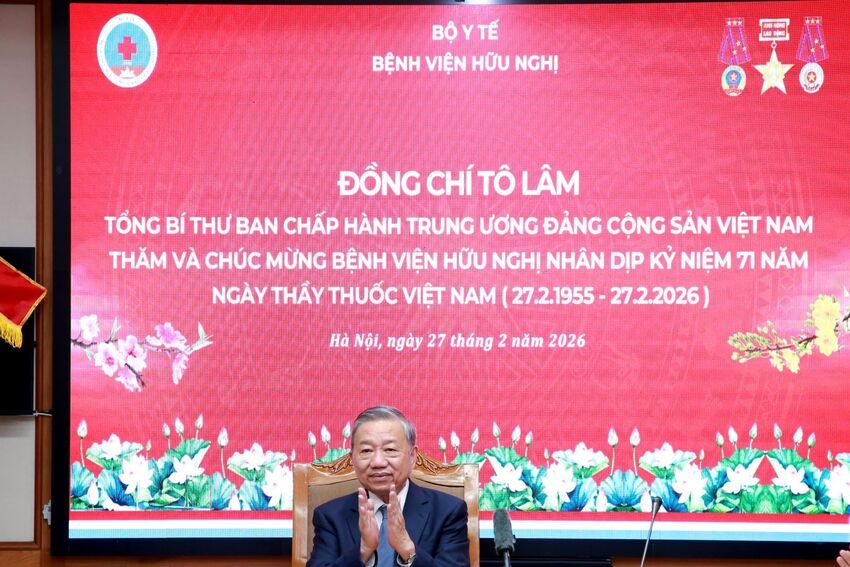 Ảnh: Tổng Bí thư Tô Lâm thăm, chúc mừng ngành Y tế và Bệnh viện Hữu Nghị