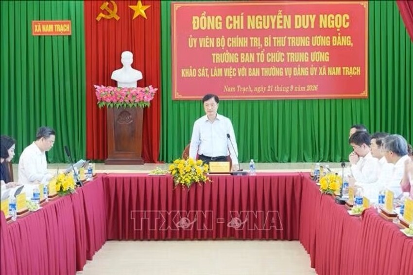 Đồng chí Nguyễn Duy Ngọc khảo sát chính quyền địa phương 2 cấp tại Nam Trạch