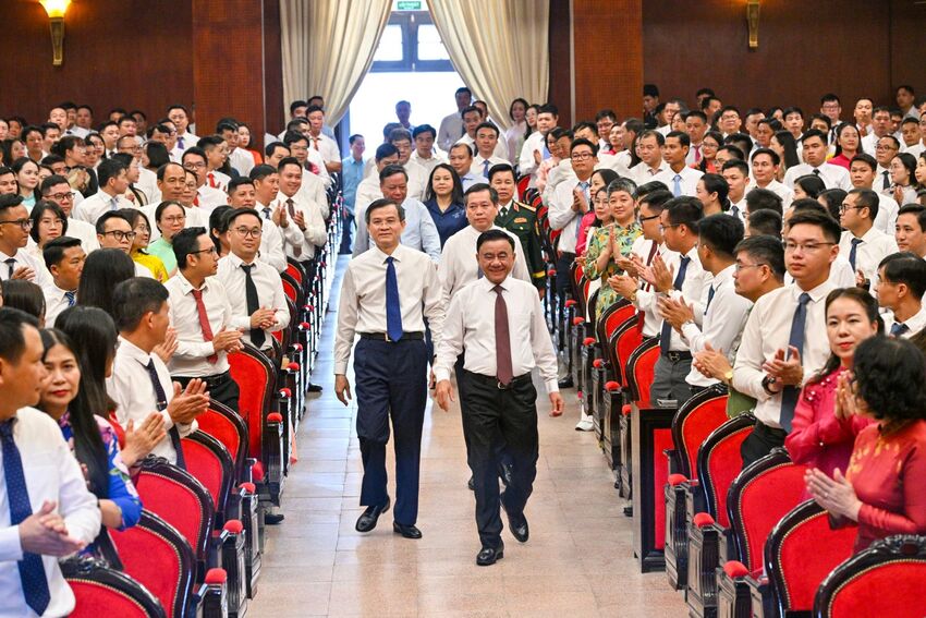 [Ảnh] Đồng chí Thường trực Ban Bí thư Trần Cẩm Tú dự Lễ khai giảng tại Học viện Chính trị quốc gia Hồ Chí Minh