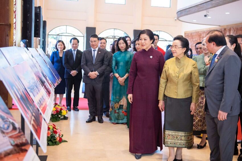 Phu nhân Tổng Bí thư Ngô Phương Ly dự Khai mạc Tuần phim Việt Nam và Triển lãm ảnh Việt Nam - Lào