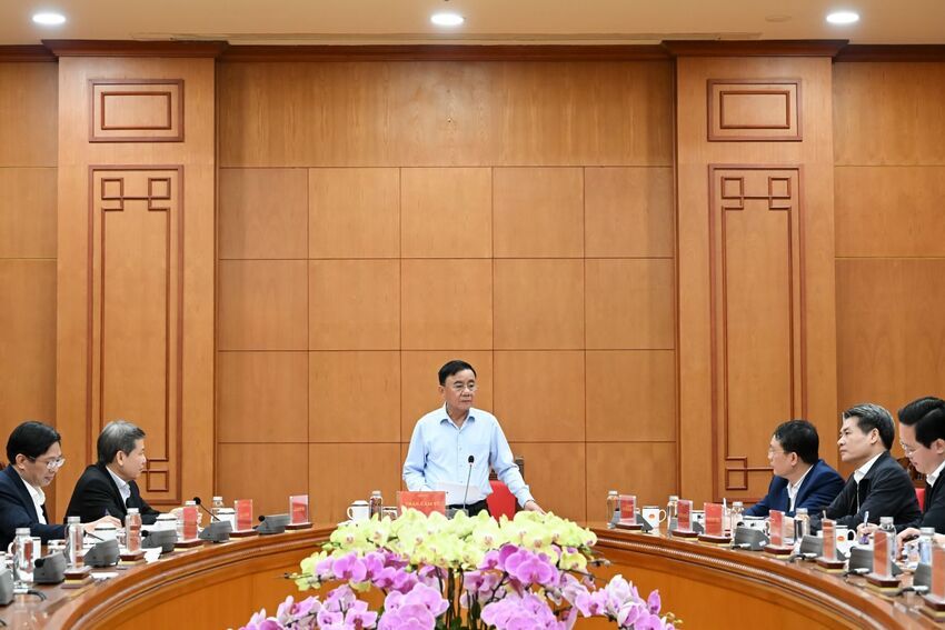 Ảnh: Đồng chí Trần Cẩm Tú chủ trì họp Ban Chỉ đạo xây dựng Đề án Tổng kết 20 năm thực hiện Nghị quyết Trung ương 3 (khóa X)