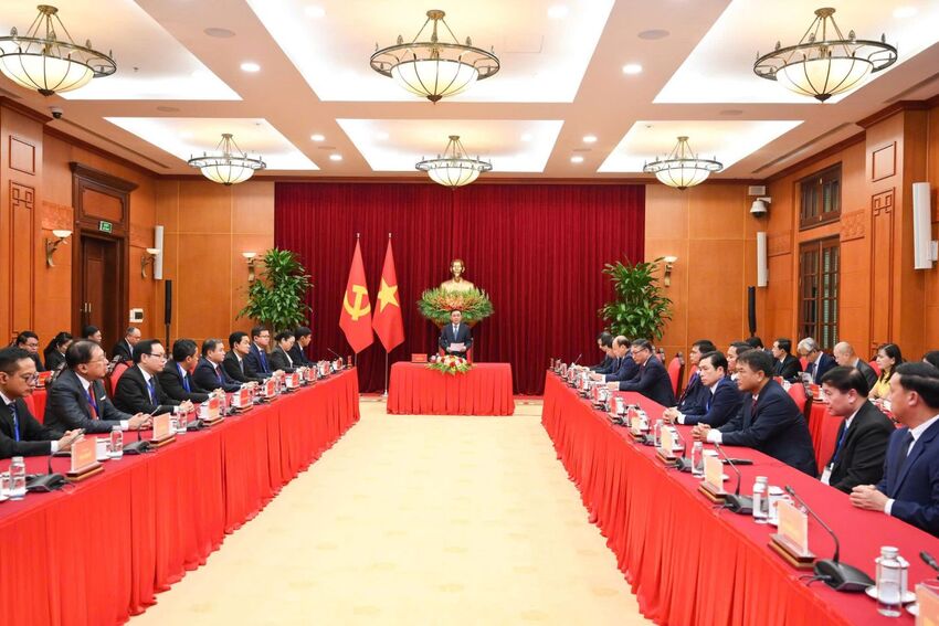 Đồng chí Thường trực Ban Bí thư Trần Cẩm Tú tiếp Đoàn cán bộ cấp cao Đảng Nhân dân Cách mạng Lào