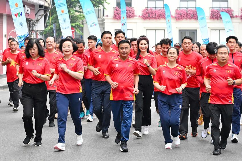 Phát động Phong trào "Mỗi người dân lựa chọn ít nhất một môn thể thao phù hợp để tập luyện thường xuyên"
