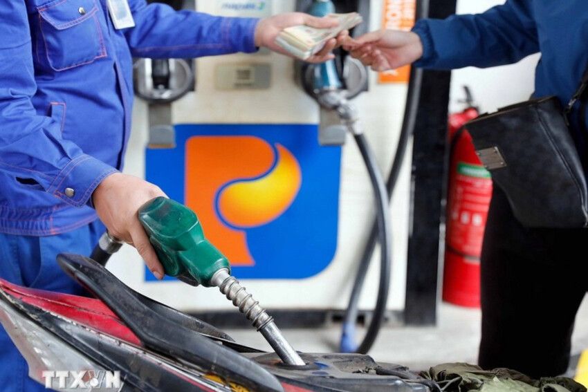 Tăng mạnh mức chi quỹ bình ổn, mặt hàng xăng RON95-III vượt 29.000 đồng mỗi lít