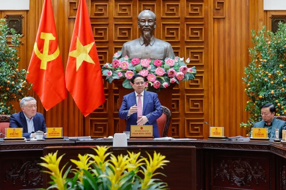 Xem xét bố trí ngân sách để hỗ trợ bình ổn giá xăng dầu