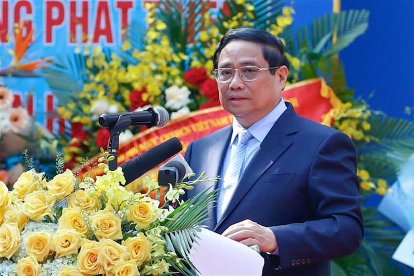 Thủ tướng: Con người là nguồn lực quý giá nhất để xây dựng và bảo vệ Tổ quốc*