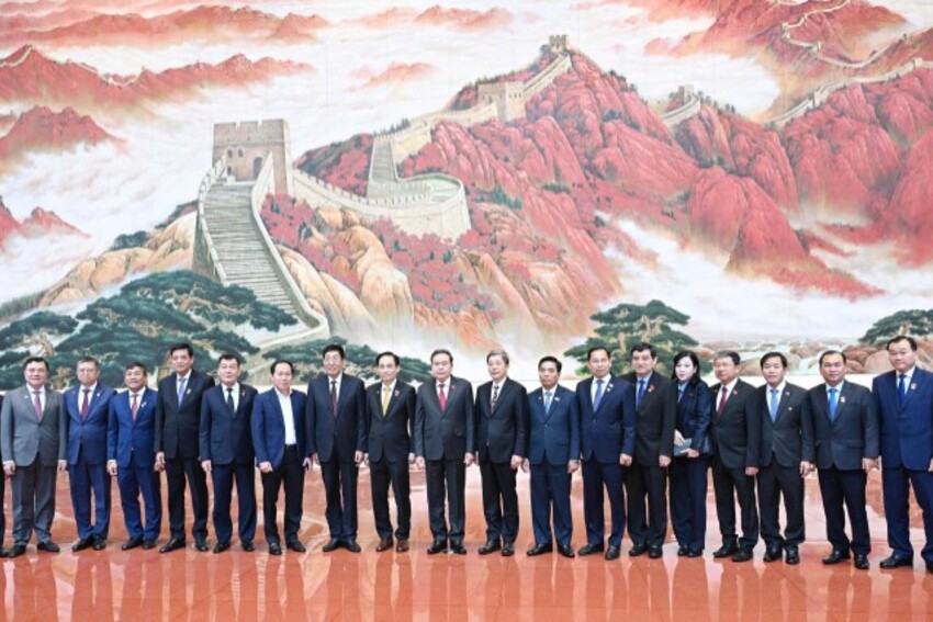 Chủ tịch Quốc hội Trần Thanh Mẫn tham quan Bảo tàng Lịch sử Đảng Cộng sản Trung Quốc