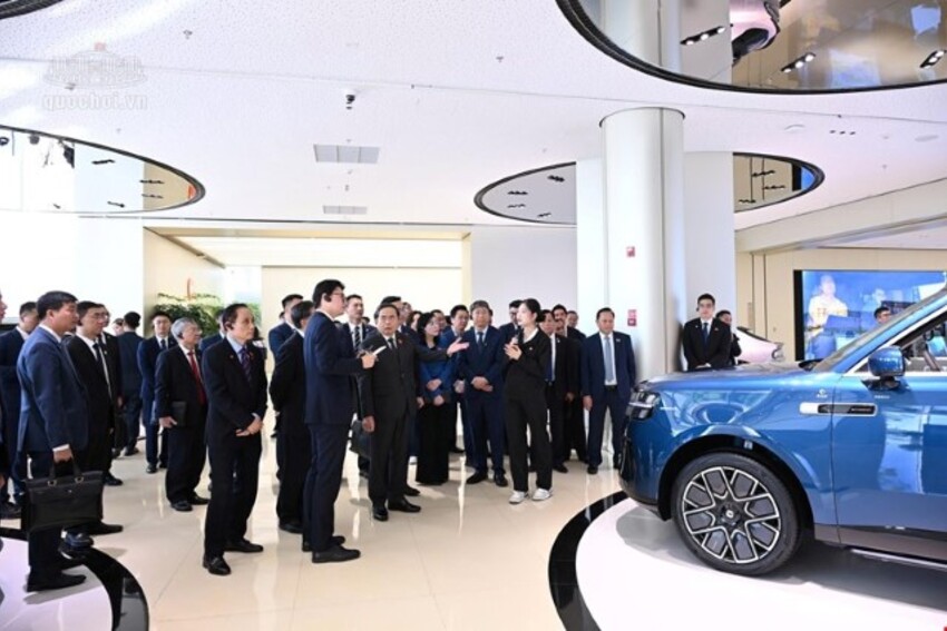 Chủ tịch Quốc hội Trần Thanh Mẫn thăm Khu phát triển kinh tế công nghệ Bắc Kinh