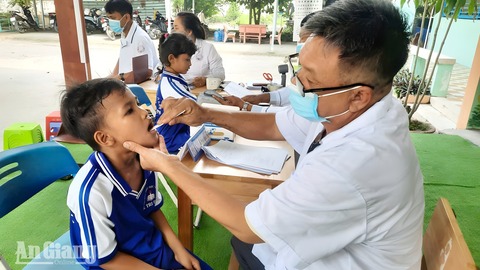 Ô Lâm khám sức khỏe miễn phí cho 100% học sinh