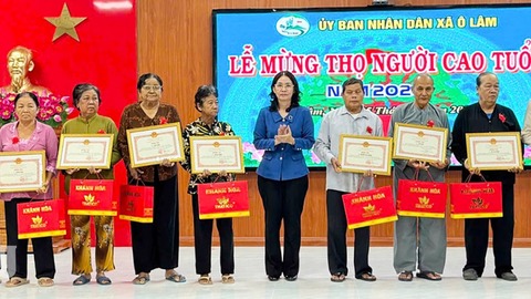 Xã Ô Lâm mừng thọ 388 người cao tuổi