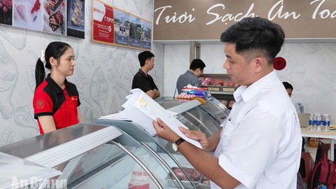 Phát hiện tinh thể nước đá trên nhiều gói thịt tại 6 tủ đông ở Rạch Giá