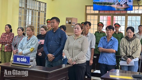 An Giang: 10 bị cáo lãnh án về tội đánh bạc