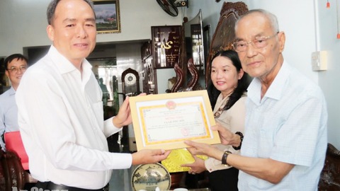 Long Xuyên thăm, chúc thọ, mừng thọ hơn 2.100 người cao tuổi 