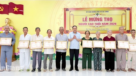 Ba Chúc chúc thọ, mừng thọ 372 người cao tuổi
