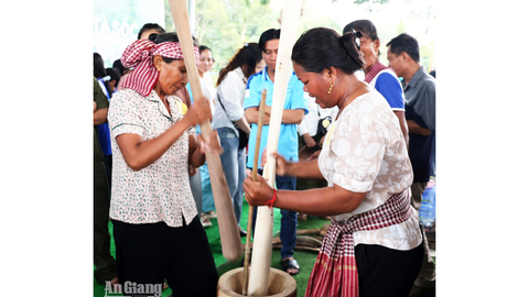 Ô Lâm tổ chức hội thi giã cốm dẹp, lan tỏa văn hóa Khmer 