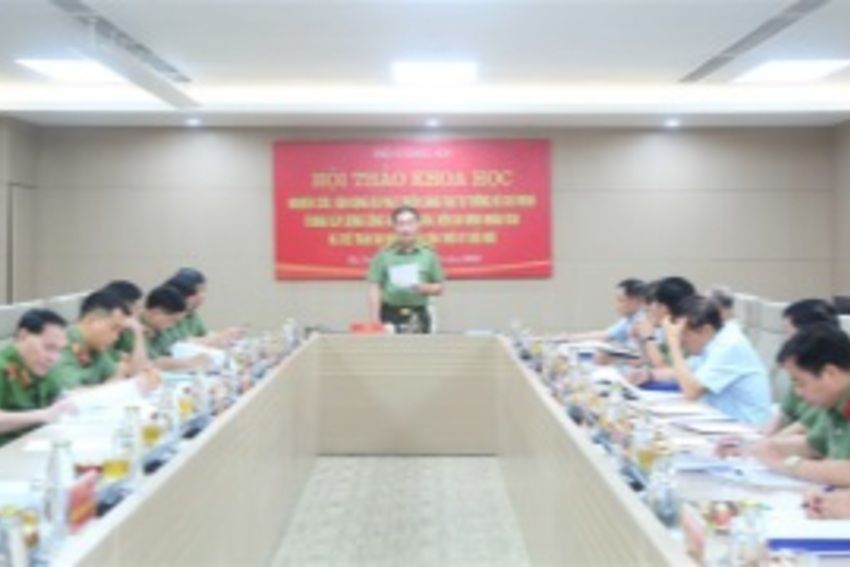 Vận dụng và phát triển sáng tạo tư tưởng Hồ Chí Minh trong xây dựng Công an nhân dân