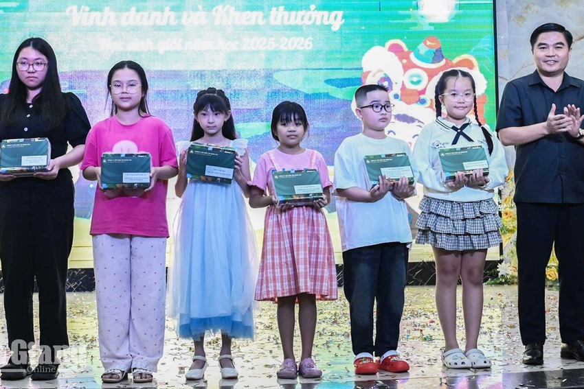 CIC Group tuyên dương hơn 200 học sinh tại Vui hội trăng rằm