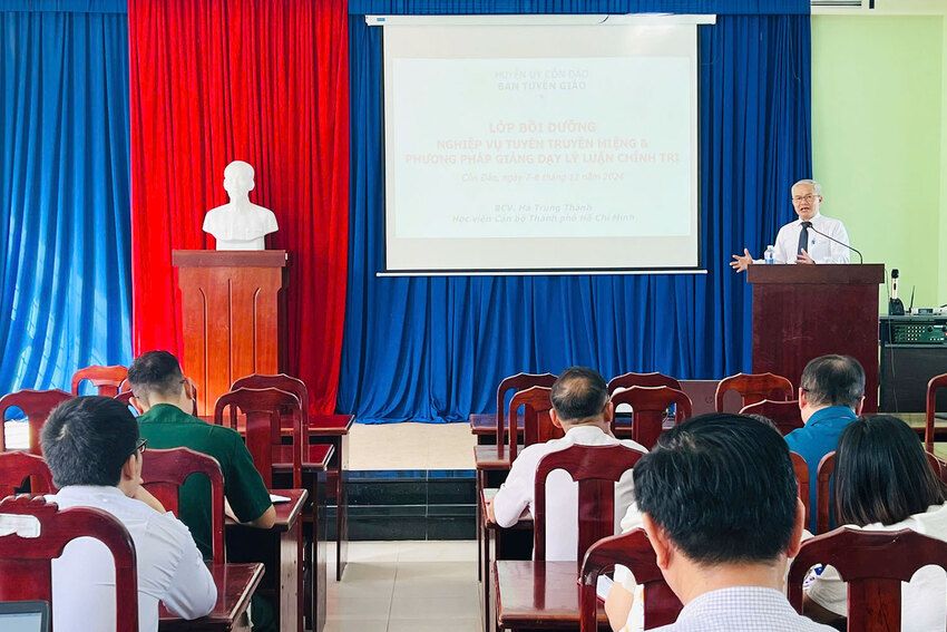 Huyện Côn Đảo tổ chức lớp bồi dưỡng nghiệp vụ tuyên truyền miệng và phương pháp giảng dạy lý luận chính trị năm 2024