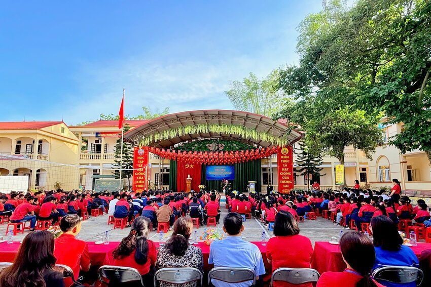 Tuyên truyền giáo dục đạo đức, lối sống văn hoá trên không gian mạng cho học sinh