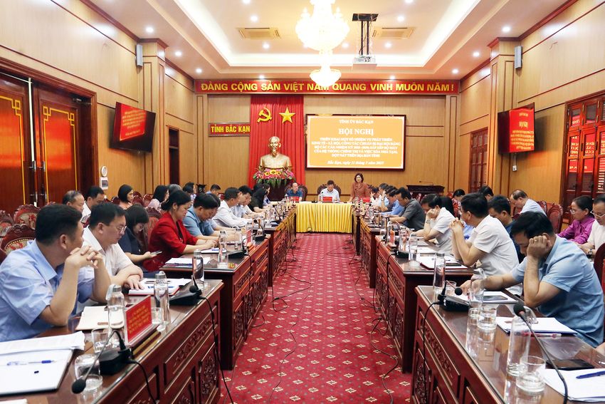 Thường trực Tỉnh ủy làm việc với lãnh đạo chủ chốt các huyện, thành phố