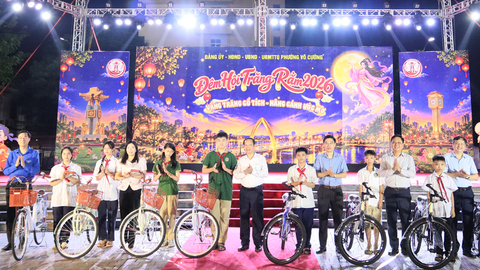 Bắc Ninh: Rộn ràng “Đêm hội trăng rằm” tại phường Võ Cường