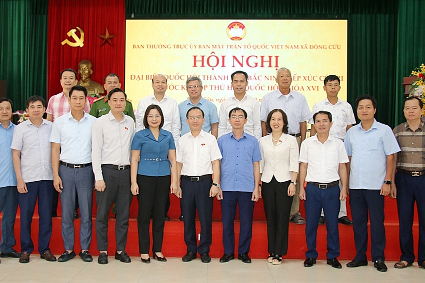 Đoàn đại biểu Quốc hội thành phố Bắc Ninh tiếp xúc cử tri xã Đông Cứu