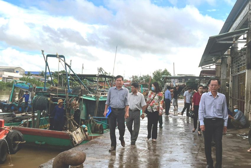 Theo dõi, kiểm soát tàu cá hoạt động gần ranh giới với các nước và tàu cá không kiểm soát được tình trạng hoạt động