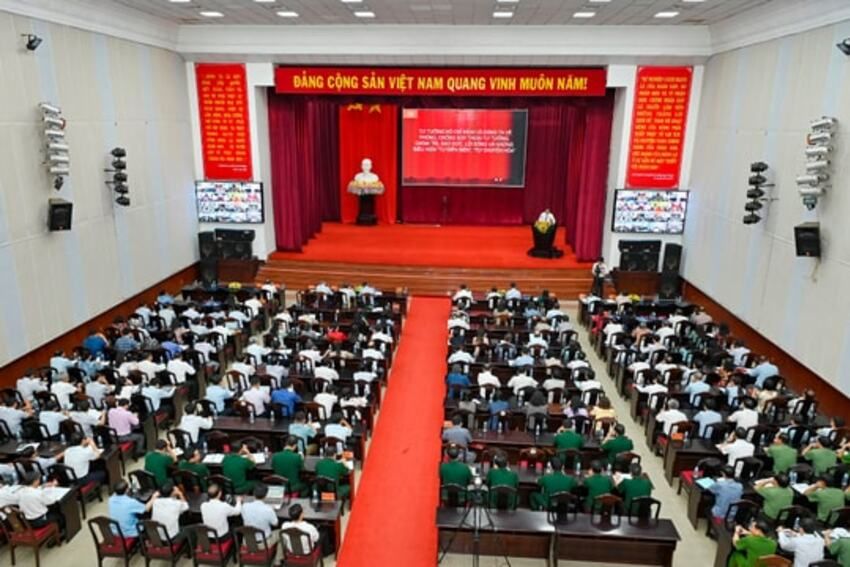 Bồi dưỡng, cập nhật kiến thức, kỹ năng đối với cán bộ lãnh đạo, quản lý các cấp năm 2024