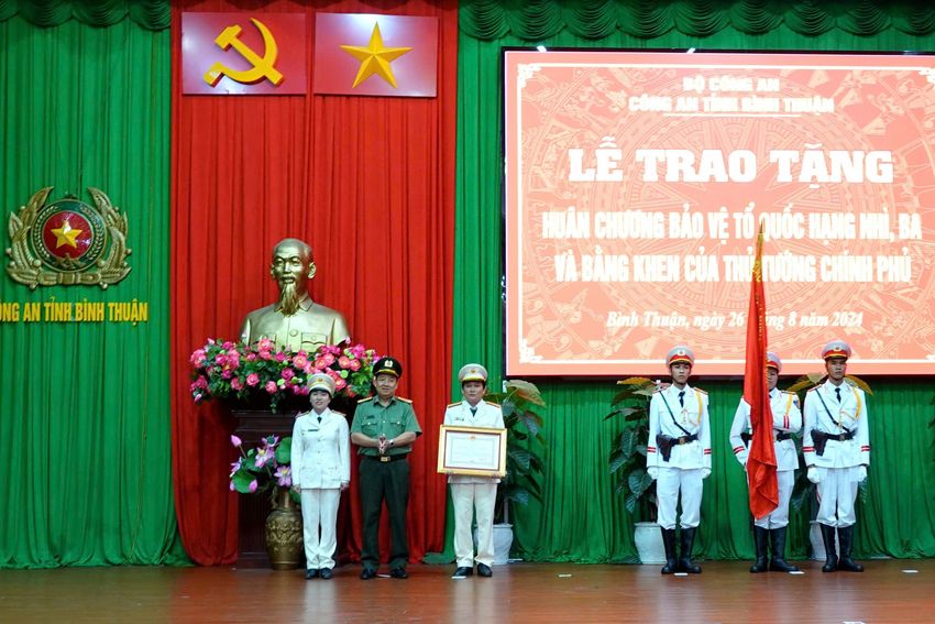 Nhiều tập thể, cá nhân Công an tỉnh có thành tích xuất sắc trong công tác và chiến đấu được khen thưởng cấp Nhà nước