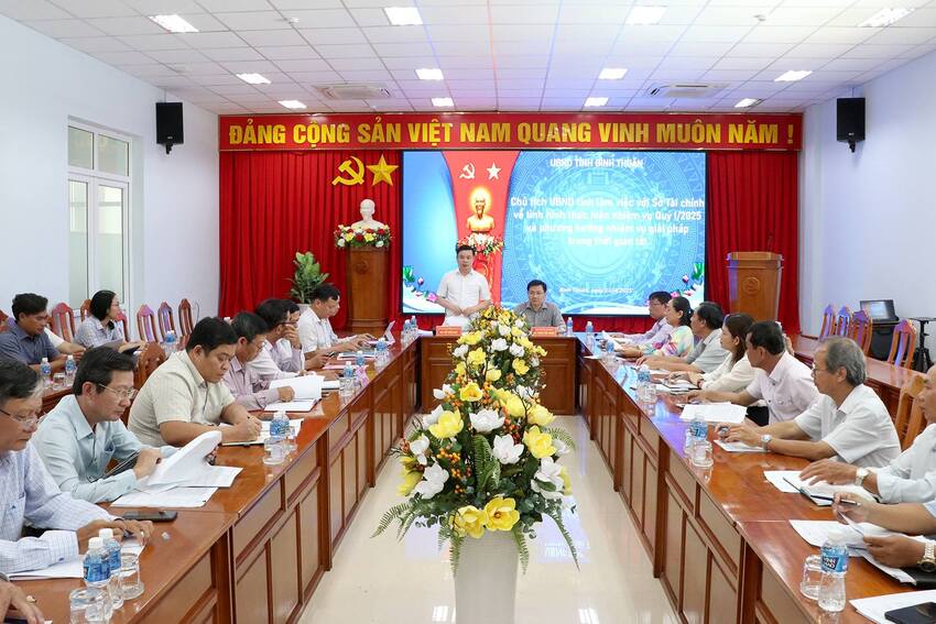 Chủ tịch UBND tỉnh làm việc với Sở Tài chính