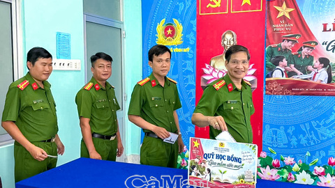 Khắc ghi lời Bác: Vì dân phục vụ