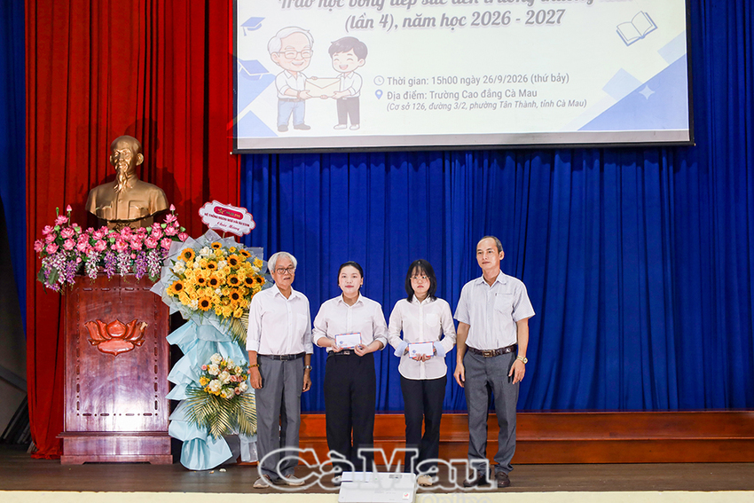 Chương trình "Mô tô học bổng" hỗ trợ học sinh, sinh viên khó khăn