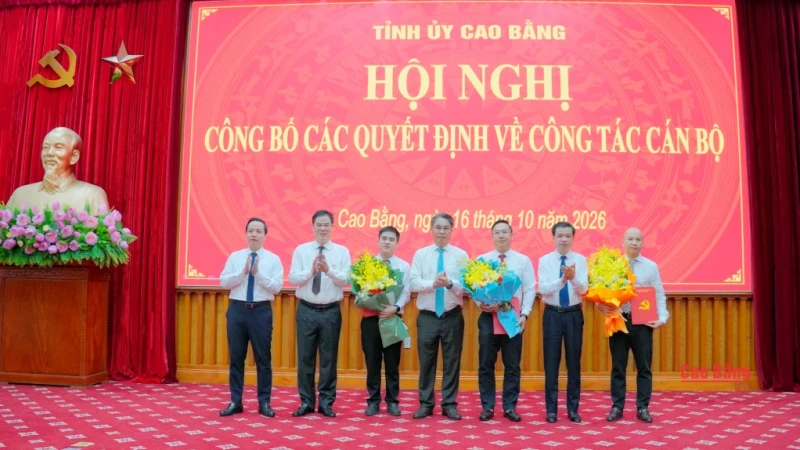 Tỉnh ủy công bố các quyết định về công tác cán bộ