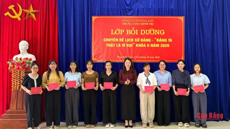 35 học viên bồi dưỡng chuyên đề lịch sử Đảng “Đảng ta thật là vĩ đại”